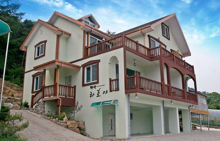 Lahoya Pension Chuncheon Exterior foto